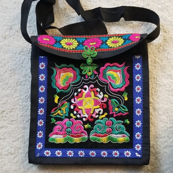 Embroidered ethnic shoulder bag - Picture 1 of 7